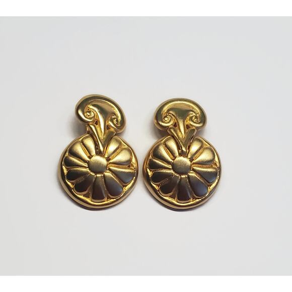 Vintage Matte Gold Tone Floral Design Clip Earrings - Picture 5 of 5